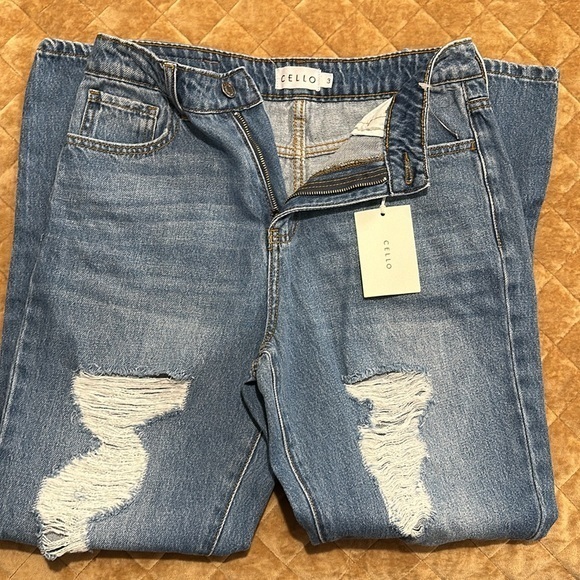 NWT high waist distressed jeans by Cello size 15♥️ - Picture 7 of 10